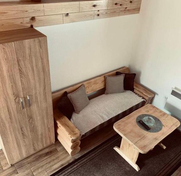 بانگلوی استاندارد, Bungalows And Rooms Ivan