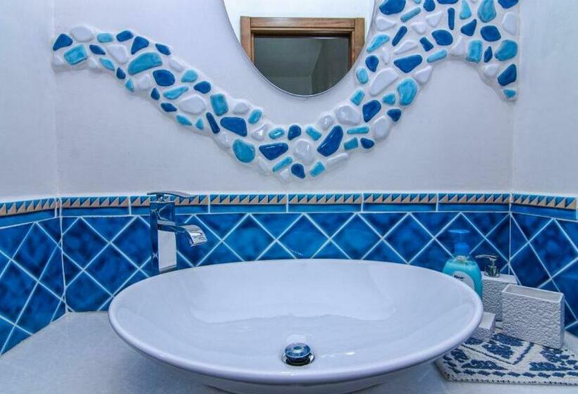 غرفة قياسية ثلاثية, Room Tortoli