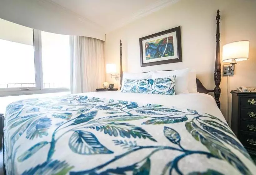 اتاق لوکس با تخت بزرگ, Courtleigh Hotel & Suites