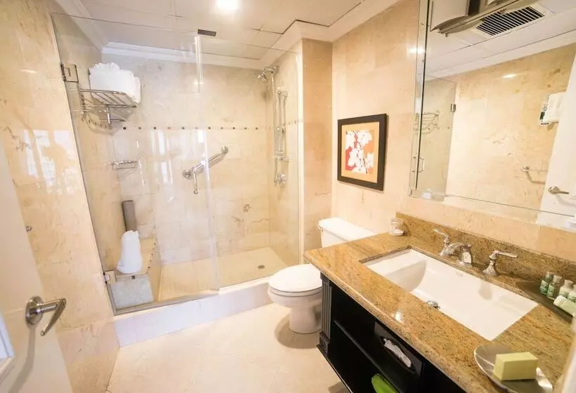 اتاق لوکس, Courtleigh Hotel & Suites