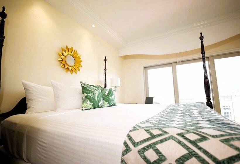 デラックスルーム, Courtleigh Hotel & Suites