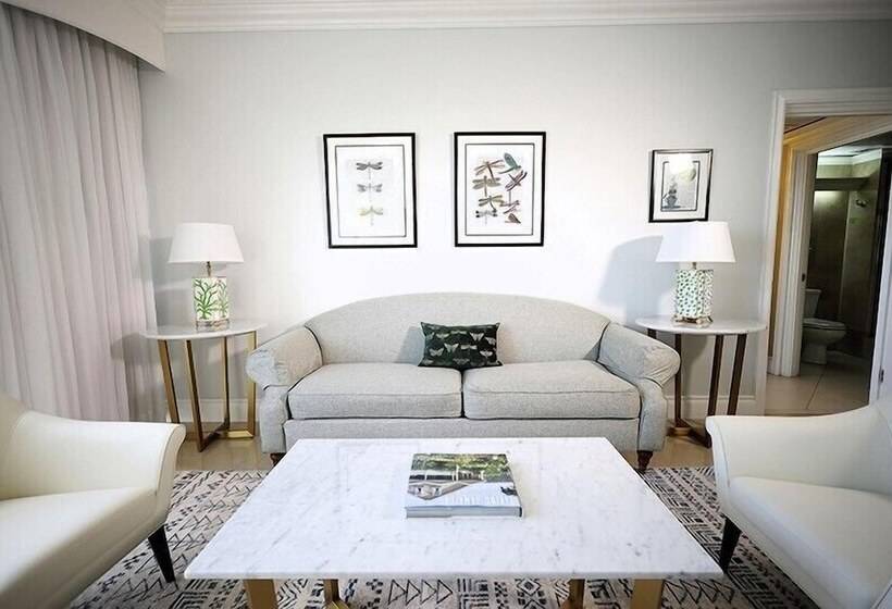 スイート, Courtleigh Hotel & Suites