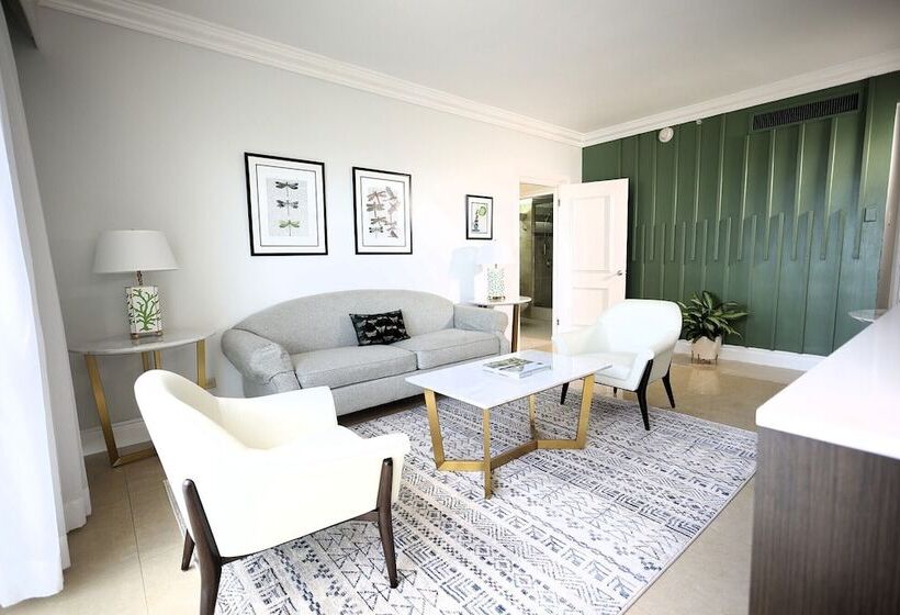 スイート, Courtleigh Hotel & Suites