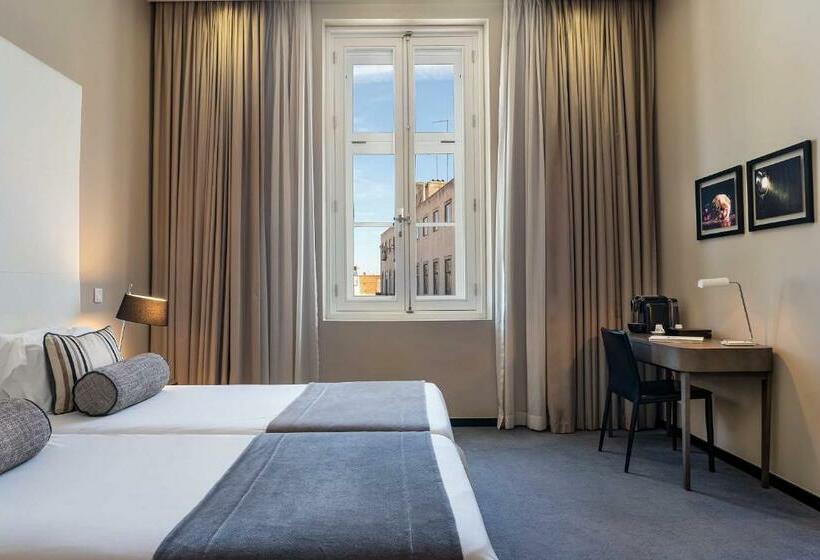 Superior Room, Do Chiado