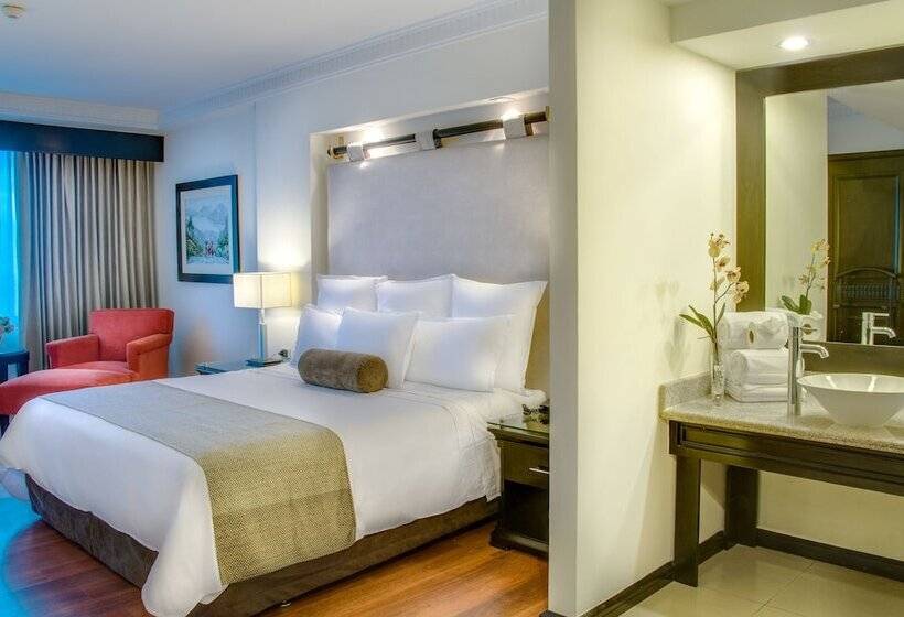 اتاق لوکس با تخت بزرگ, Tikal Futura Hotel & Convention Center