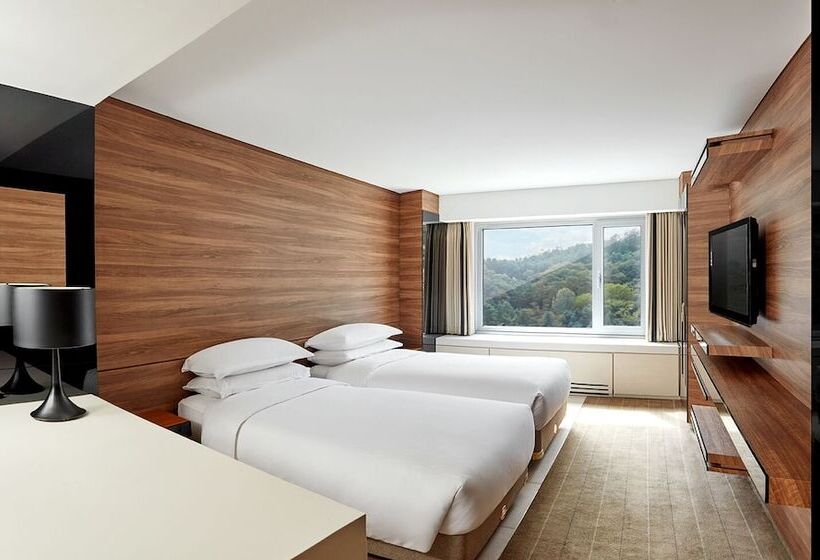 Номер Deluxe Вид на Горы, Grand Walkerhill Seoul