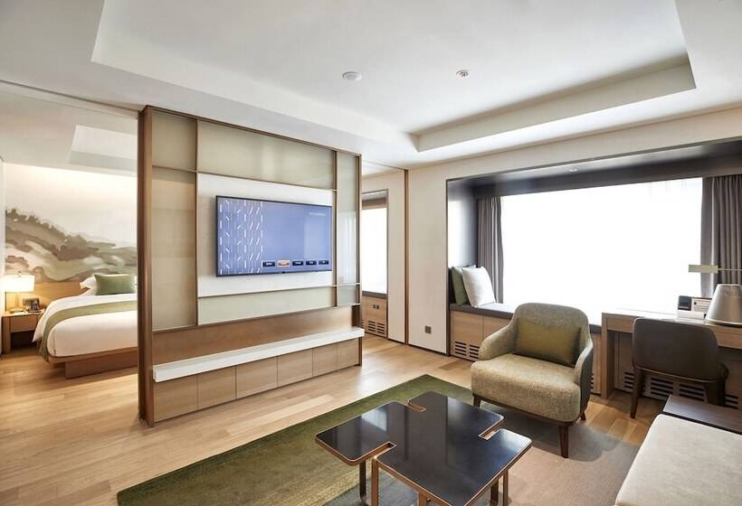 Люкс Клуб, Grand Walkerhill Seoul