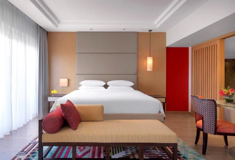 מיטת קינג בסוויטה, Hyatt Regency Kuantan Resort