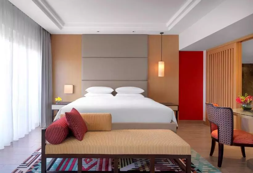 キングサイズベッドのスイートルーム, Hyatt Regency Kuantan Resort