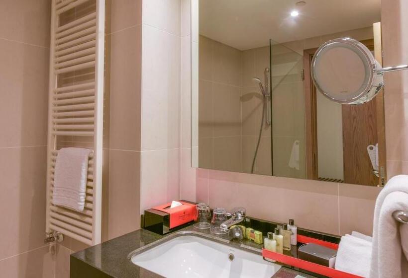 اتاق لوکس با تخت بزرگ, Intercontinental Mzaar Lebanon Mountain Resort & Spa, An Ihg