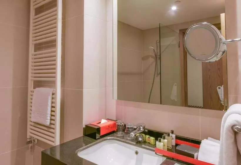 اتاق لوکس با تخت بزرگ, Intercontinental Mzaar Lebanon Mountain Resort & Spa, An Ihg