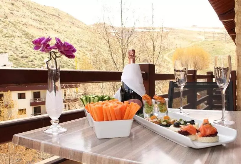 Classic room with balcony, Intercontinental Mzaar Lebanon Mountain Resort & Spa, An Ihg