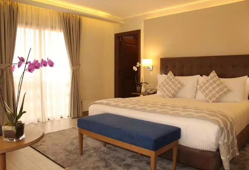 سوئیت با چشم‌انداز, Intercontinental Mzaar Lebanon Mountain Resort & Spa, An Ihg