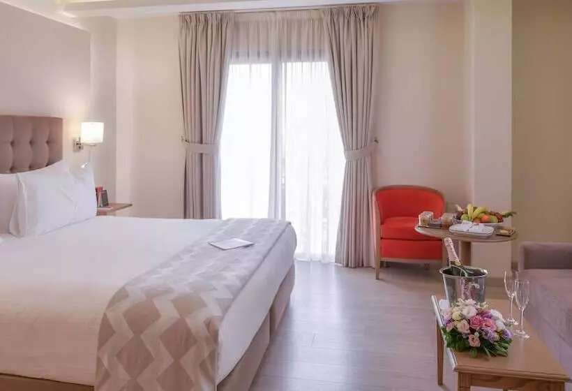 سوئیت جونیور با چشم‌انداز باغ, Intercontinental Mzaar Lebanon Mountain Resort & Spa, An Ihg