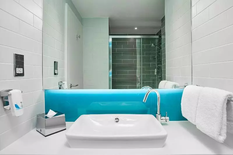 اتاق لوکس با تخت بزرگ, Intercontinental Mzaar Lebanon Mountain Resort & Spa, An Ihg