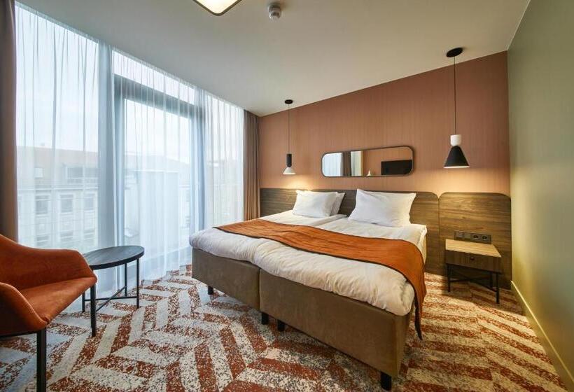 اتاق لوکس, Kaunas