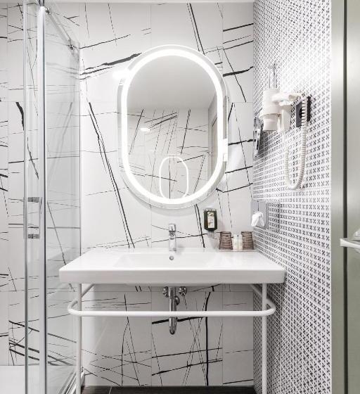 اتاق استاندارد سه نفره, Kaunas