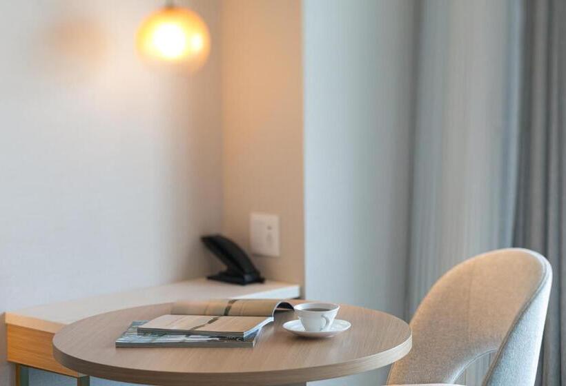 Comfort room with view, Kobe Meriken Park Oriental