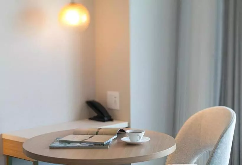 Comfort room with view, Kobe Meriken Park Oriental
