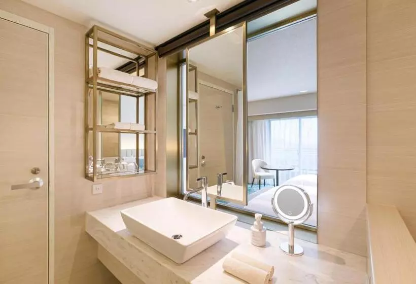 Comfort room with view, Kobe Meriken Park Oriental