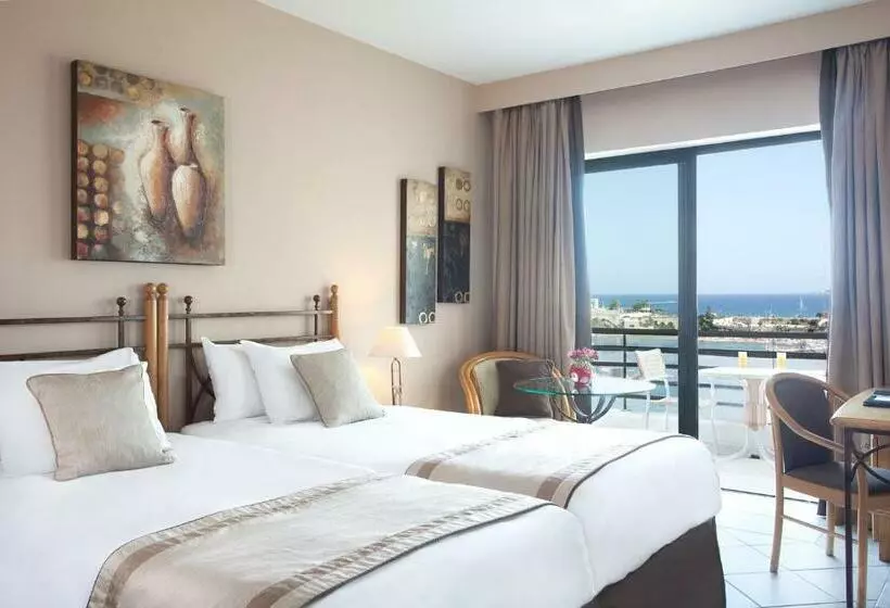 اتاق سوپریور با چشم‌انداز دریا, Verdi St George S Bay Marina