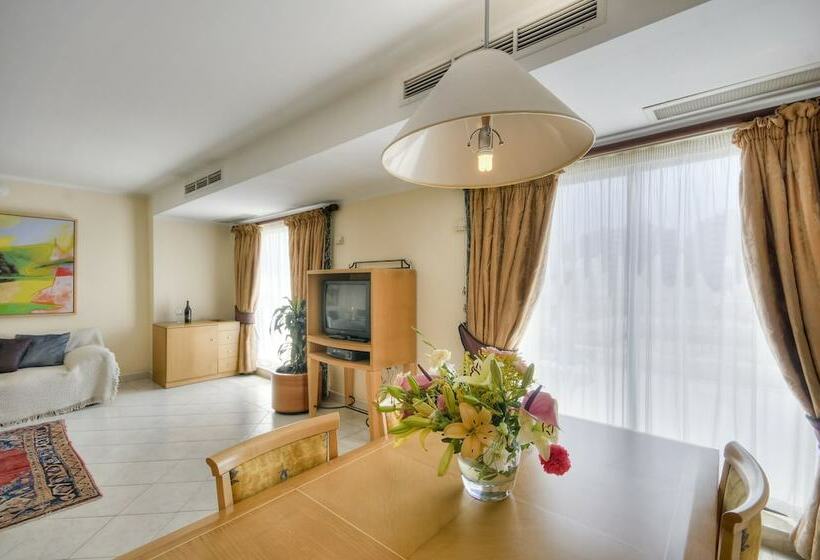 Deluxe Suite Sea View, Verdi St George S Bay Marina