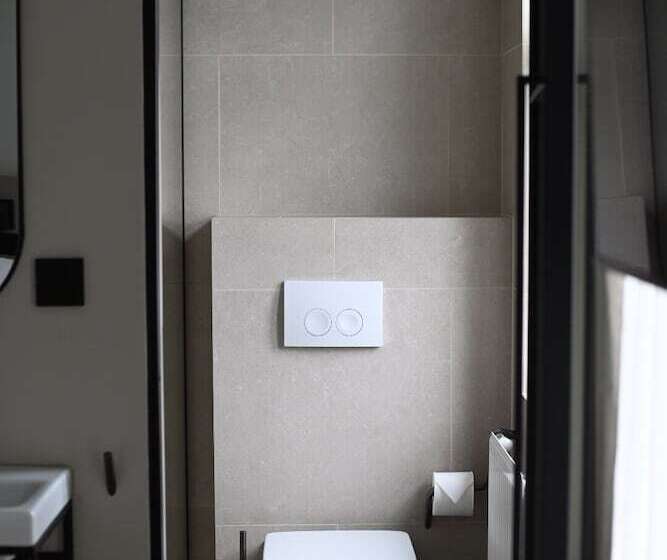 Basic Room, Local 101