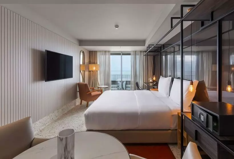 استودیوی استاندارد, Next by Savoy Signature