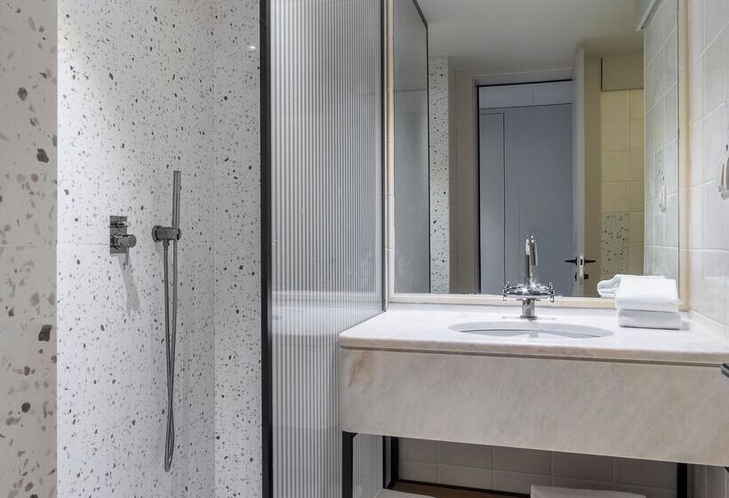 استودیوی استاندارد, Next by Savoy Signature
