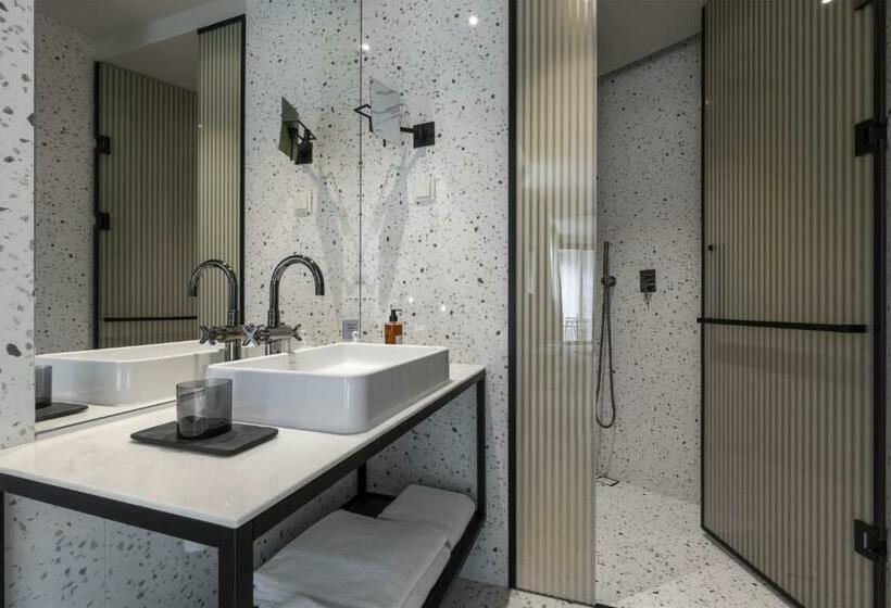 اتاق استاندارد, Next by Savoy Signature