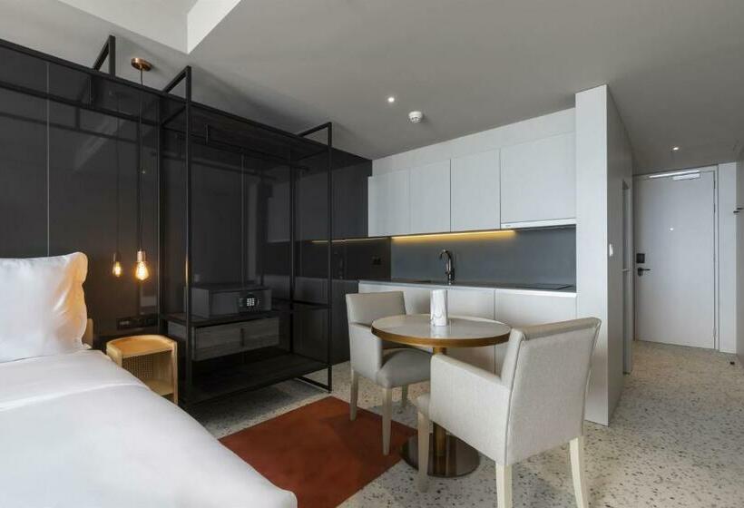 استودیوی استاندارد, Next by Savoy Signature