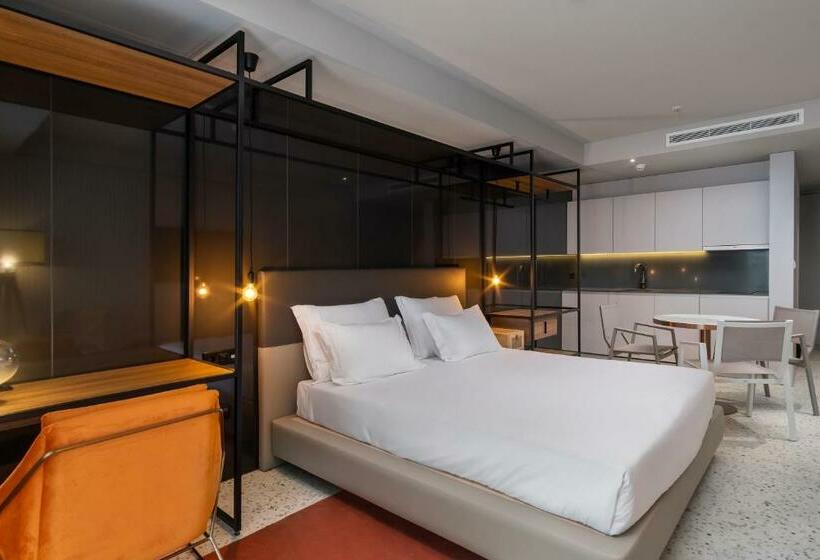 استودیوی استاندارد, Next by Savoy Signature