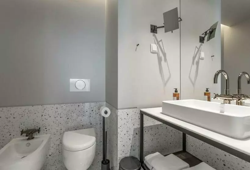 استودیوی استاندارد, Next by Savoy Signature