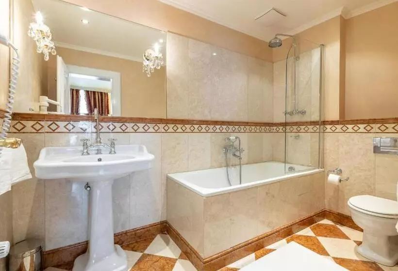 استودیوی لوکس, Nosticova Apartments