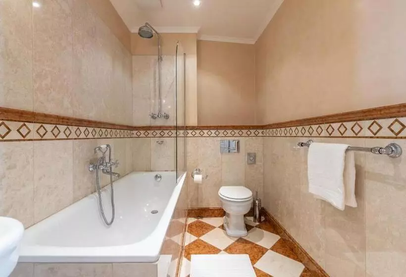 استودیوی لوکس, Nosticova Apartments