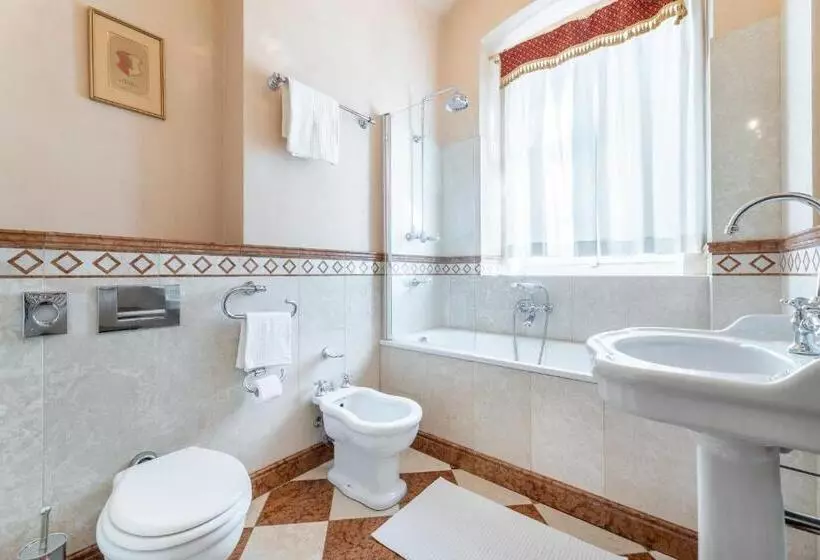 سوییت خانوادگی, Nosticova Apartments