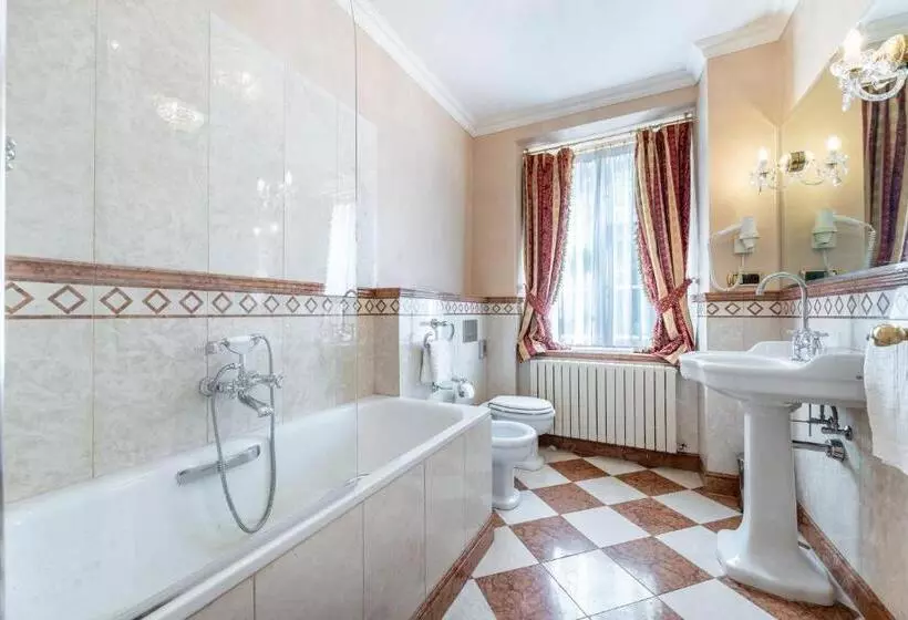 سوییت خانوادگی, Nosticova Apartments