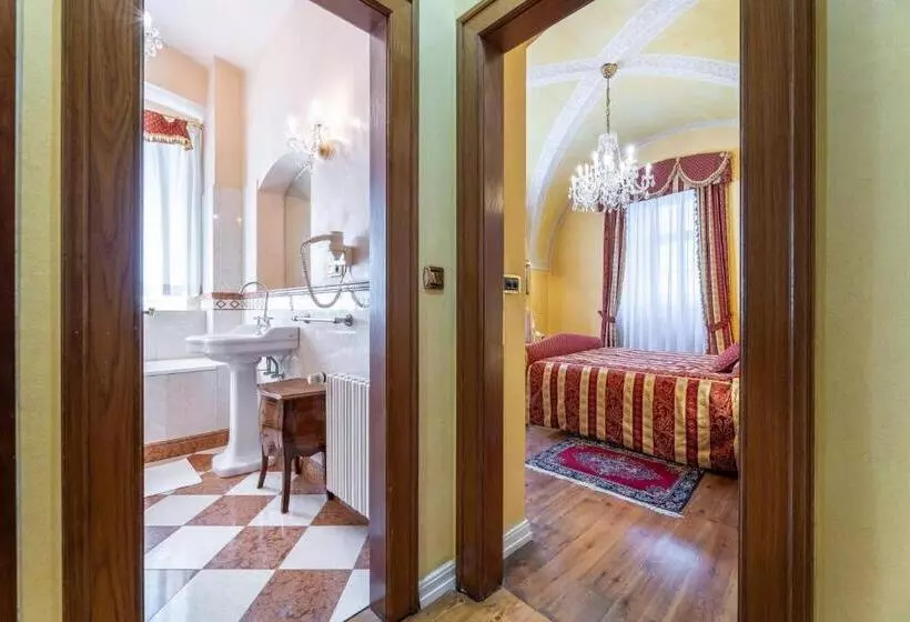 سوییت خانوادگی, Nosticova Apartments