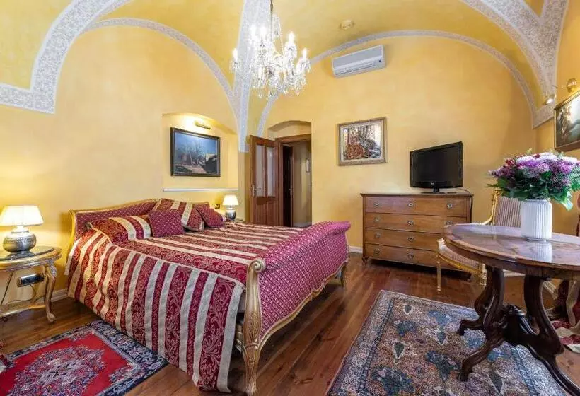 سوییت خانوادگی, Nosticova Apartments