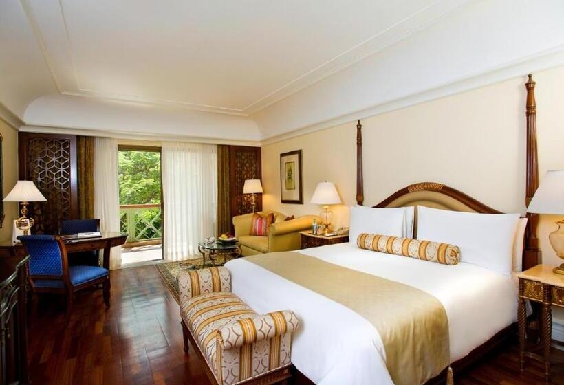 Номер Стандарт с Балконом, The Leela Palace Bengaluru
