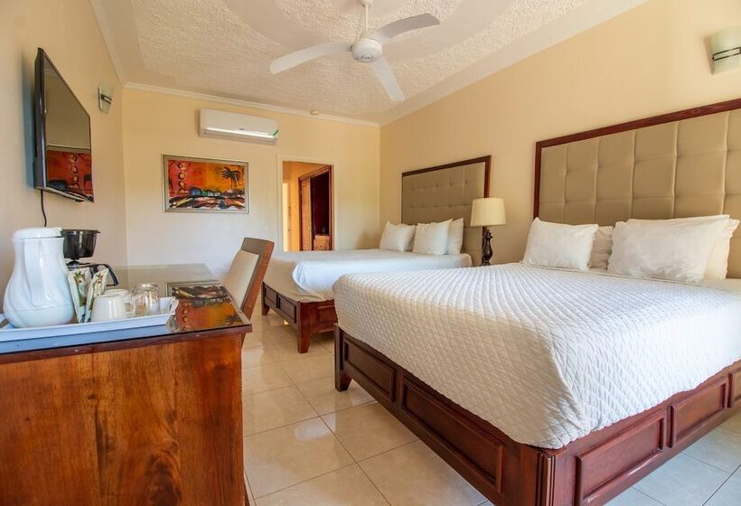 スーペリアールーム, Travellers Beach Resort