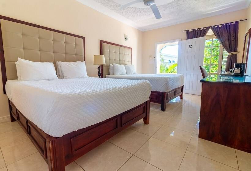 スーペリアールーム, Travellers Beach Resort