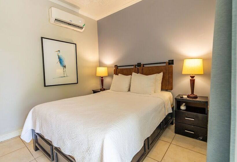 ダブルベッドスタンダードルーム, Travellers Beach Resort