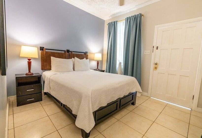 ダブルベッドスタンダードルーム, Travellers Beach Resort