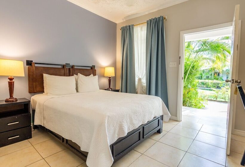 ダブルベッドスタンダードルーム, Travellers Beach Resort