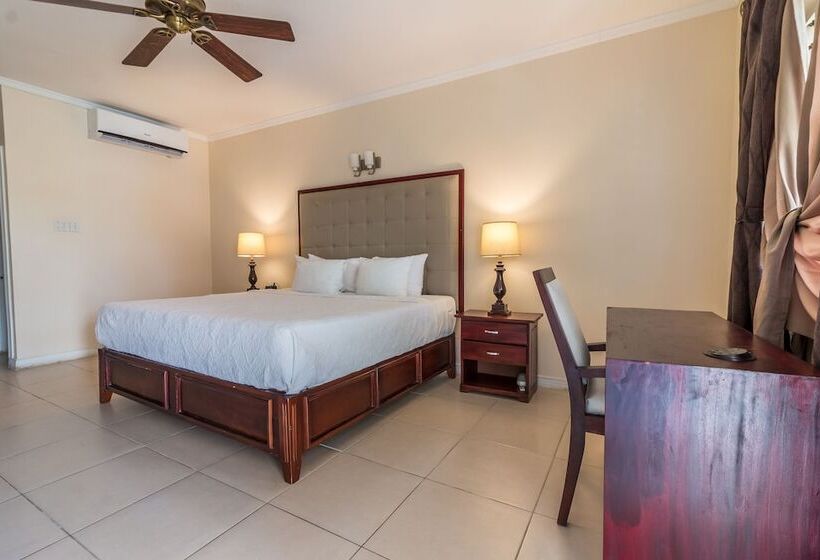 キングサイズベッドのデラックスルーム, Travellers Beach Resort