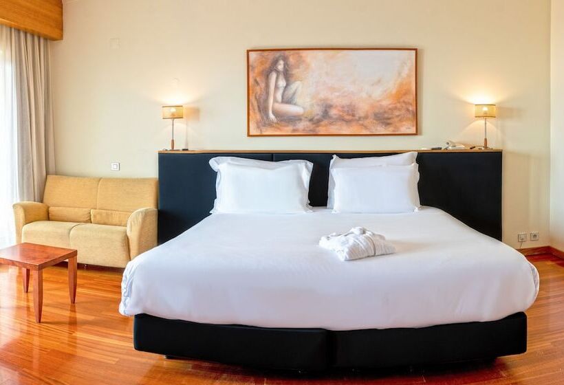 استودیو استاندارد با چشمانداز استخر, Ms Apart