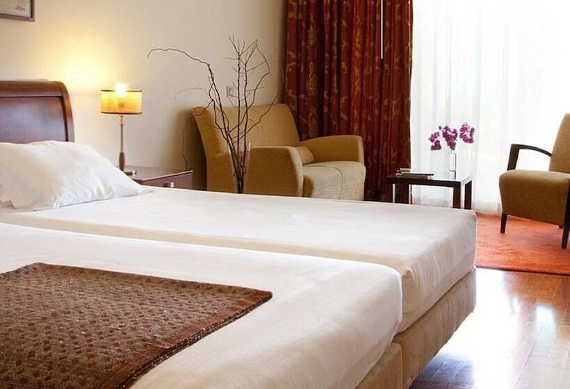 استودیو استاندارد با چشمانداز استخر, Ms Apart