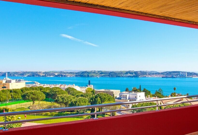 استودیو استاندارد با چشمانداز استخر, Ms Apart