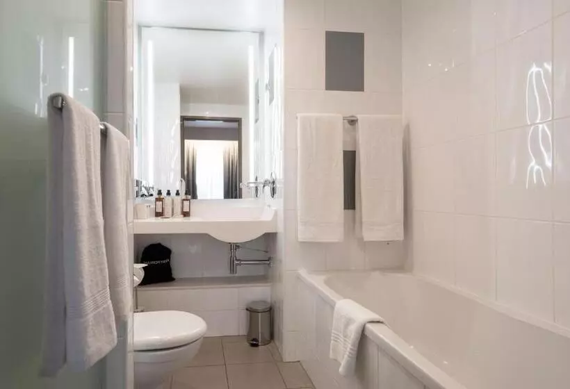 اتاق اجرایی با تخت بزرگ, Novotel Vilnius Centre